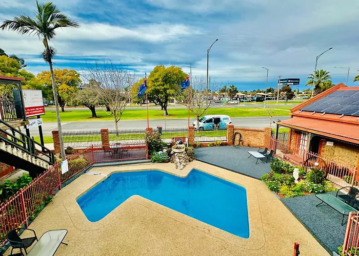 Hotels with a view Early Australian Motor Inn